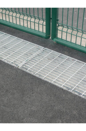 GRILLE GRATTE PIEDS 840 x 465 mm - ACIER GALVA À CHAUD - À SCELLER-1