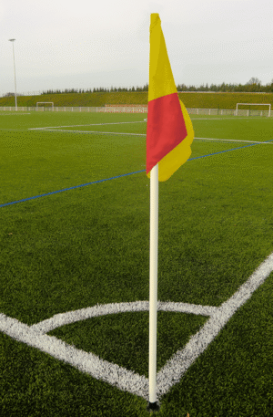 Jeu de 4 poteaux de corner articulés avec 4 fanions-1