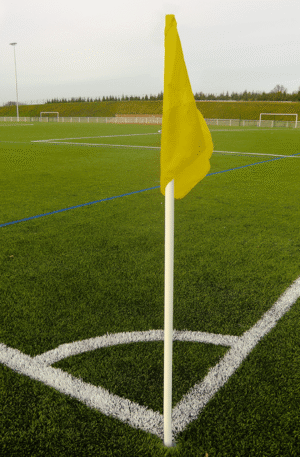 Jeu de 4 poteaux de corner rigides avec 4 fanions-1