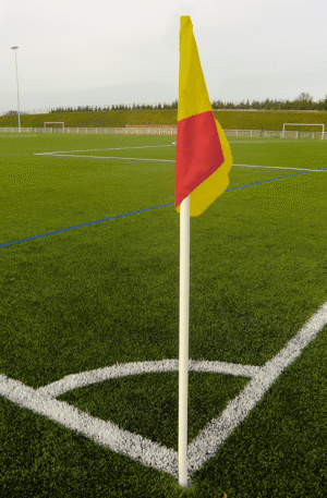 Jeu de 4 poteaux de corner rigides avec 4 fanions-1