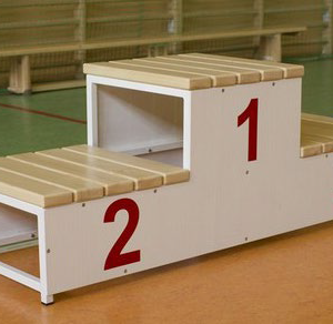 Podium des gagnants (bois et acier)-1