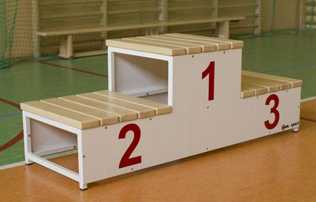 Podium des gagnants (bois et acier)-1