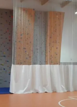 RIDEAU MIXTE – BACHE PVC / FILET - COULISSANT-1