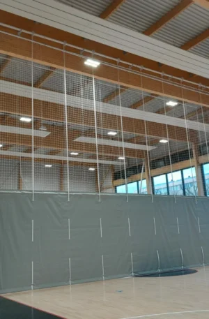 RIDEAU MIXTE – BACHE PVC / FILET - RELEVABLE-1